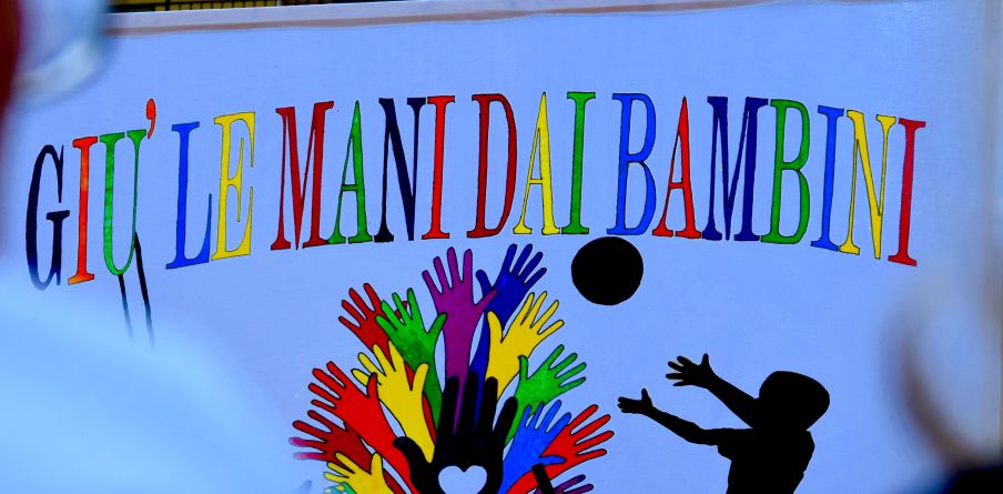 Giù le mani dai bambini!